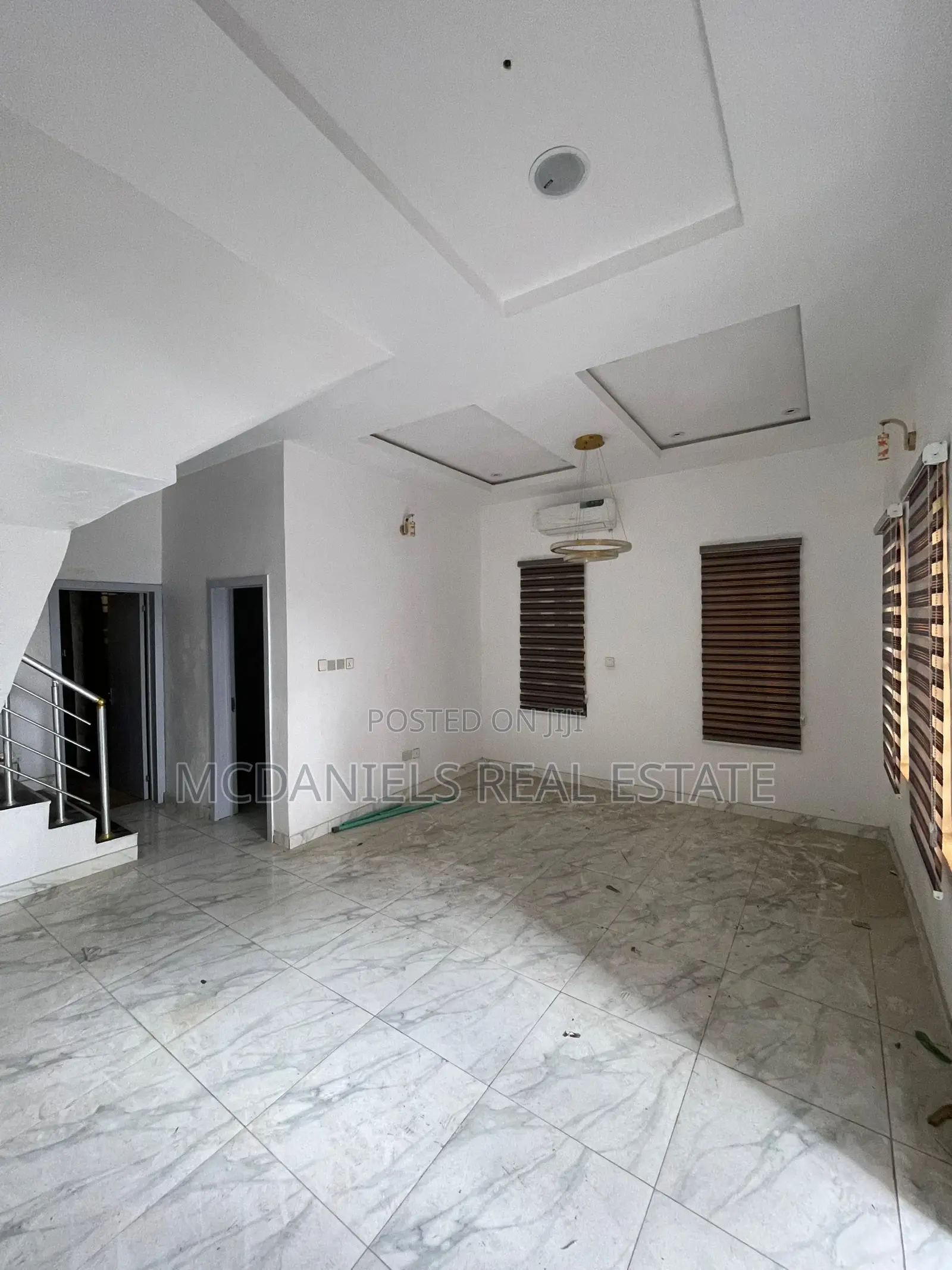 4bdrm Duplex in Chevron for sale in Chevron