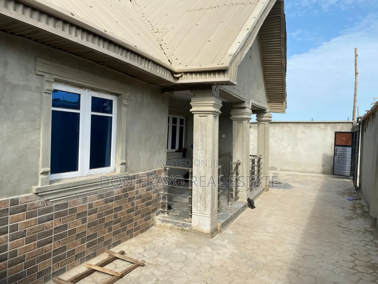 3bdrm Bungalow in Ayegun, Academy, Olomi for sale in Olomi