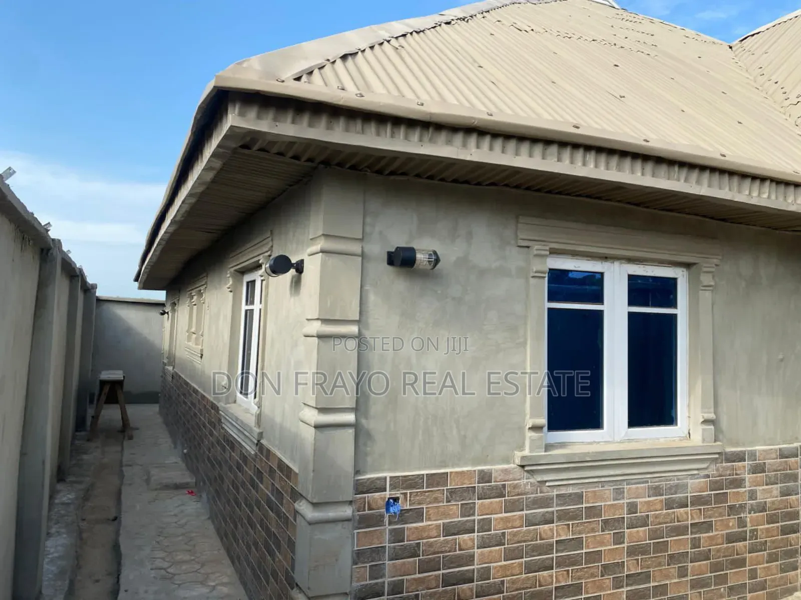 3bdrm Bungalow in Ayegun, Academy, Olomi for sale in Olomi