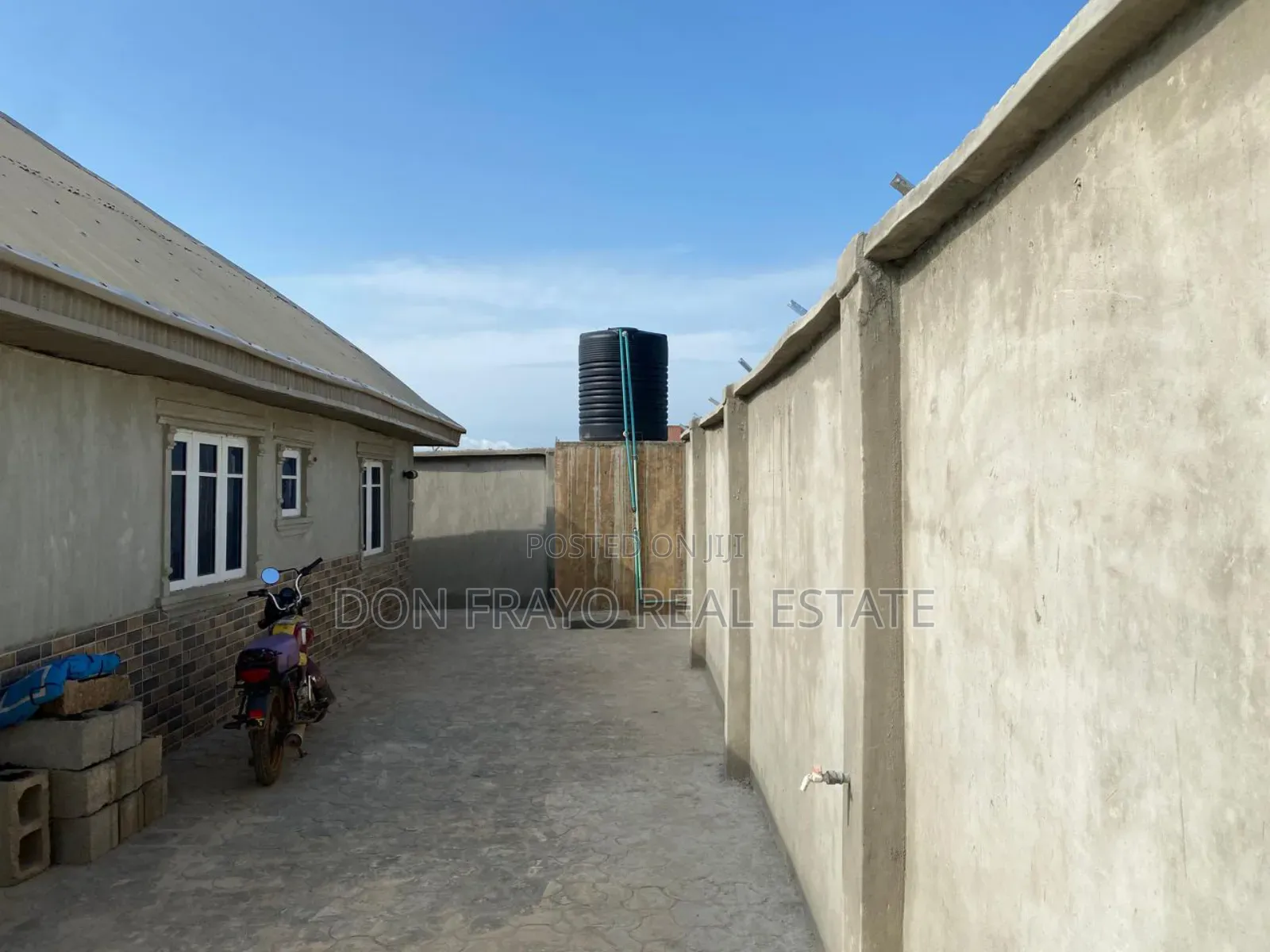 3bdrm Bungalow in Ayegun, Academy, Olomi for sale in Olomi