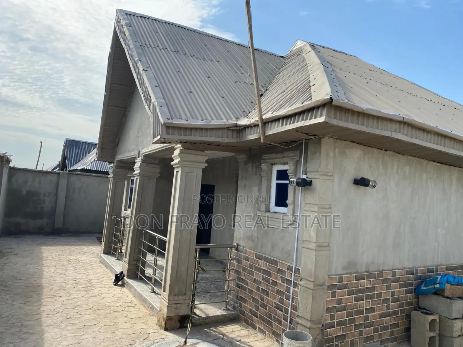 3bdrm Bungalow in Ayegun, Academy, Olomi for sale in Olomi