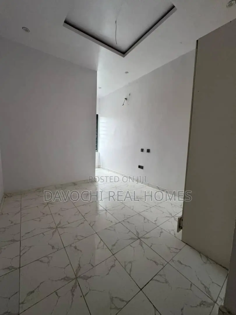 4bdrm Duplex in Ikota for rent in Ikota