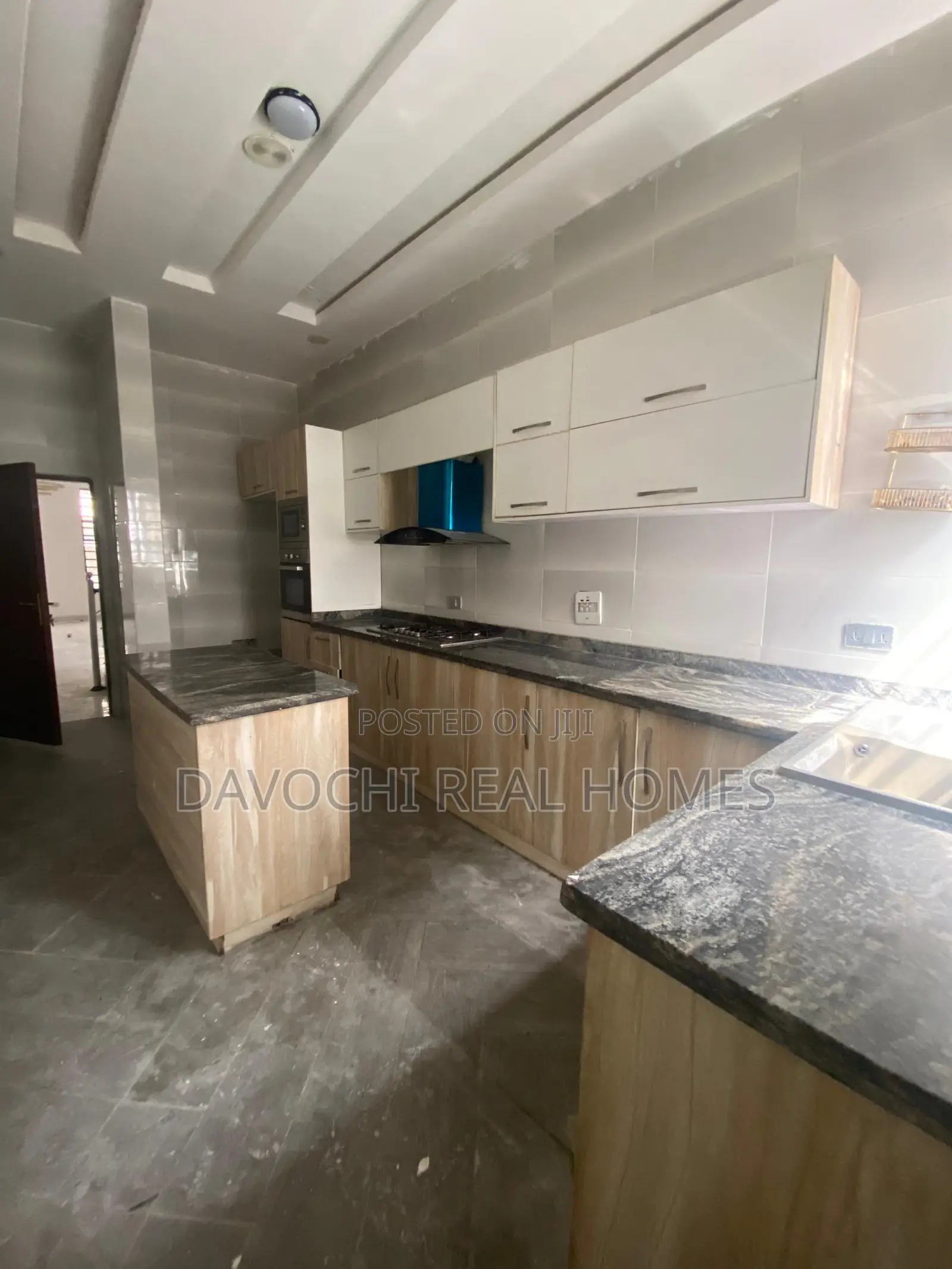 4bdrm Duplex in Chevron for rent in Chevron