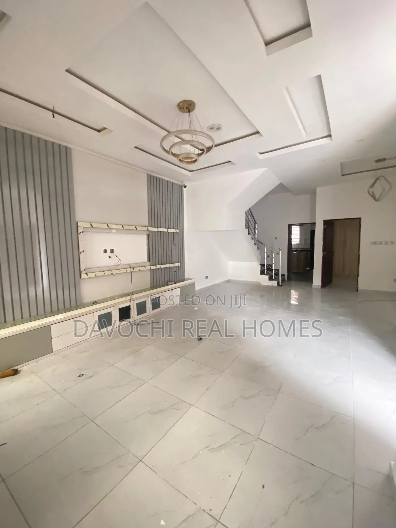 4bdrm Duplex in Chevron for rent in Chevron