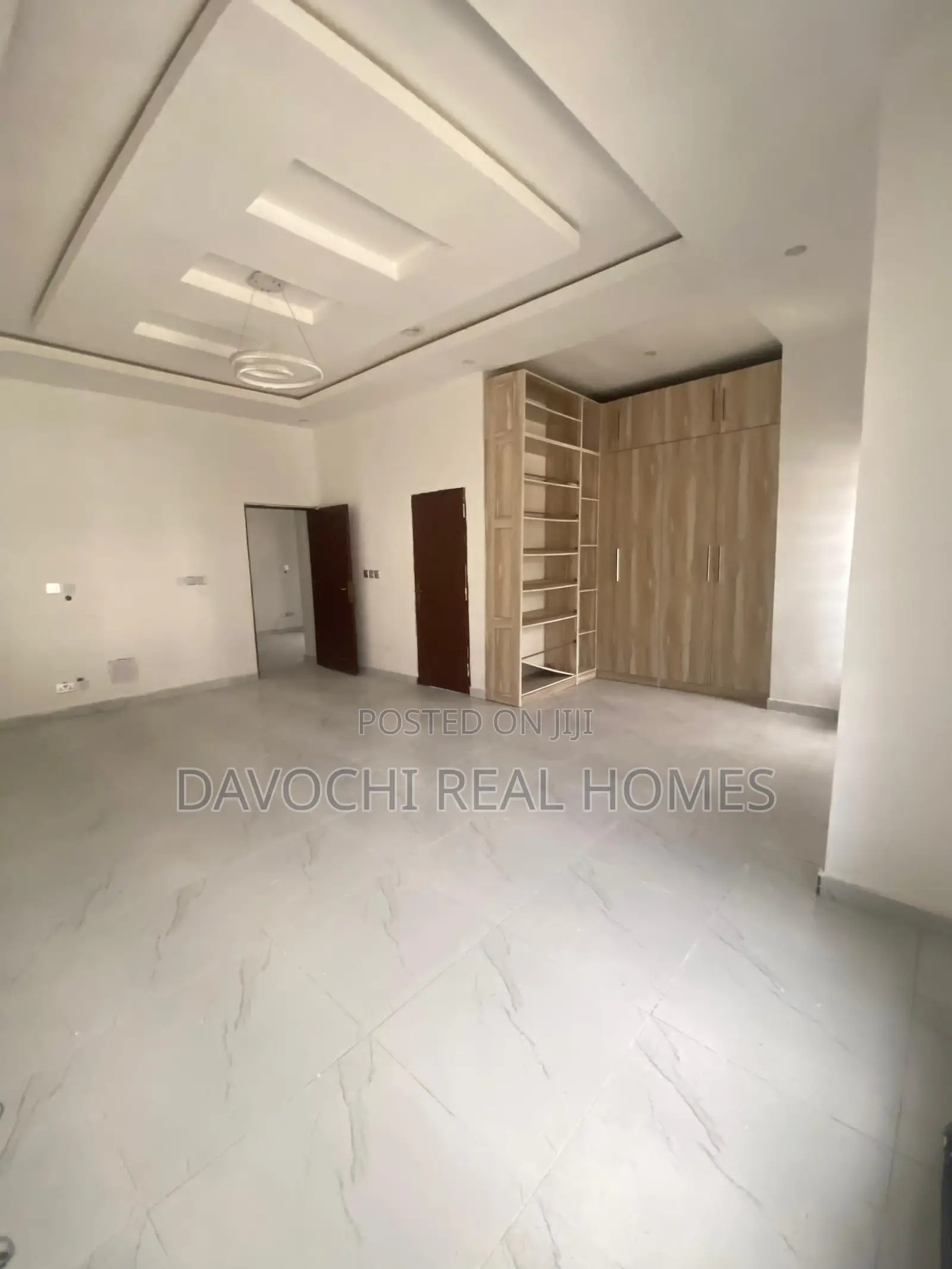 4bdrm Duplex in Chevron for rent in Chevron