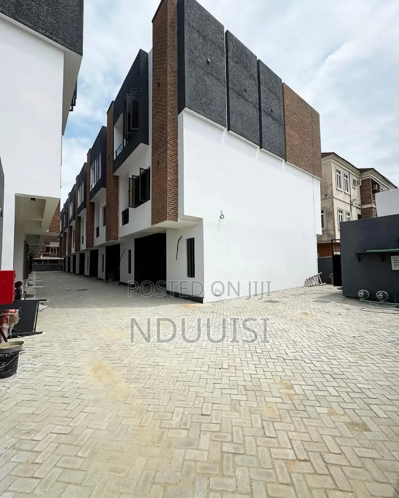 4bdrm Duplex in Ologolo for sale in Ologolo