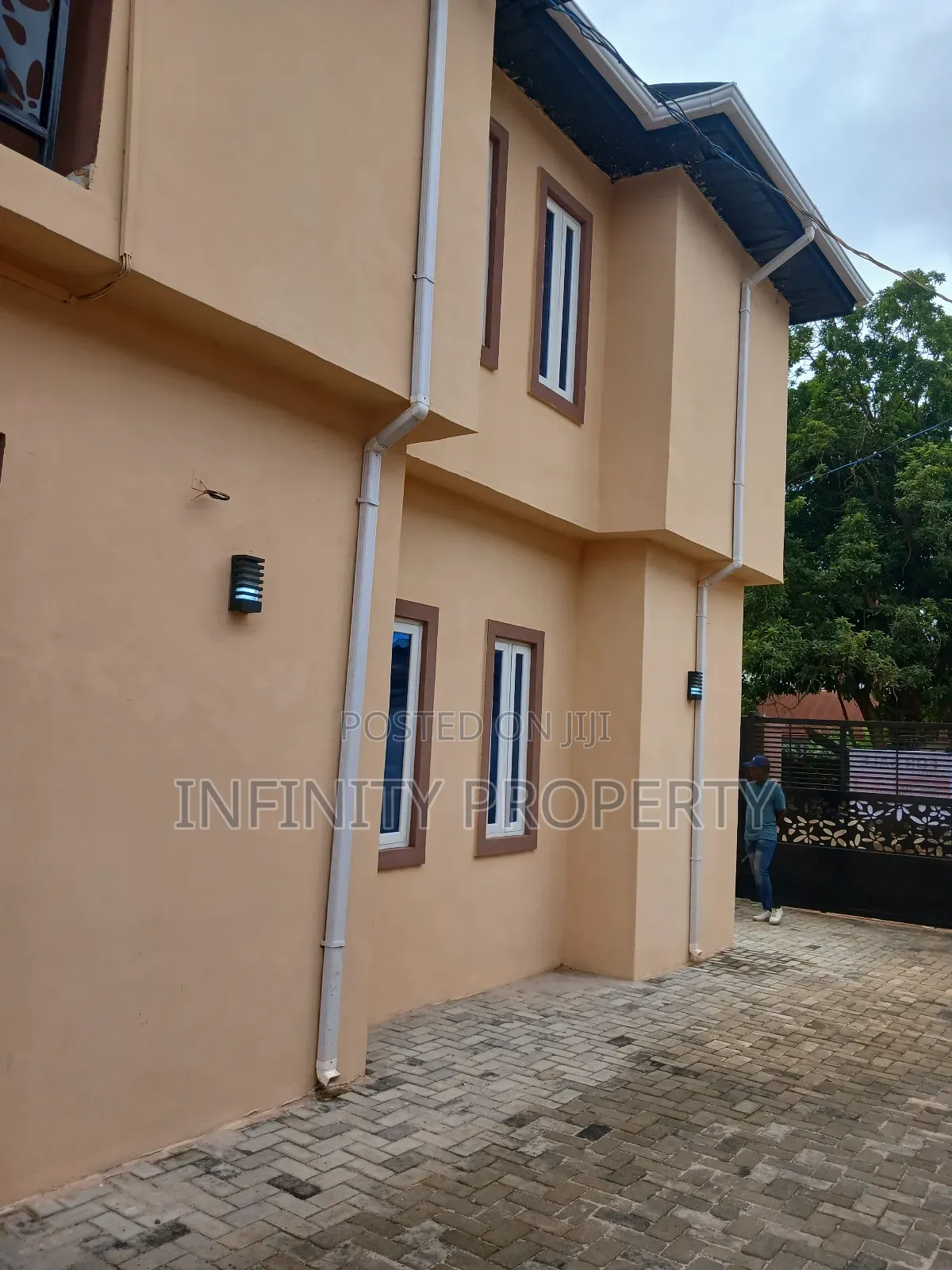 3bdrm Block of Flats in Limit Estate, Benin City for sale in Benin City