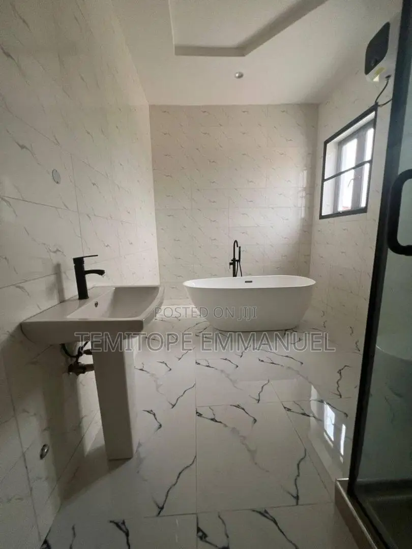 Furnished 5bdrm House in Admiralty Way, Lekki Phase 1 for rent in Lekki Phase 1