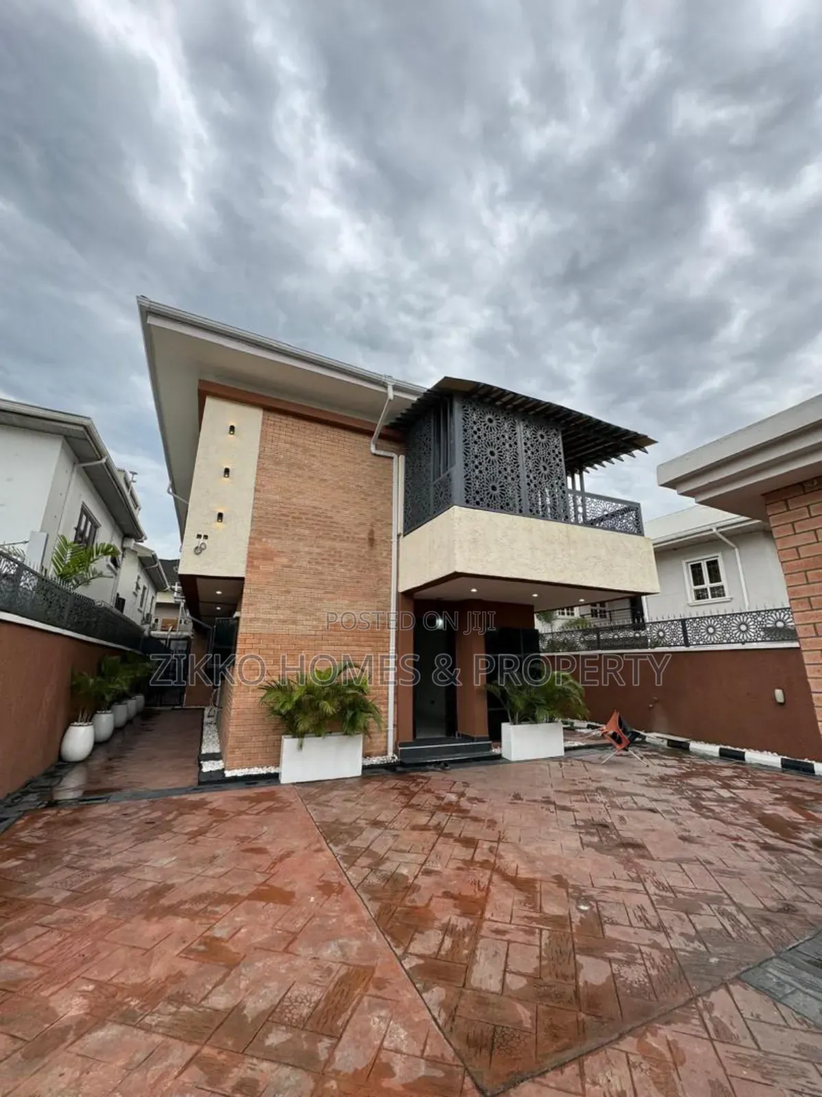 5bdrm Duplex in Lekki for sale in Lekki Phase 1