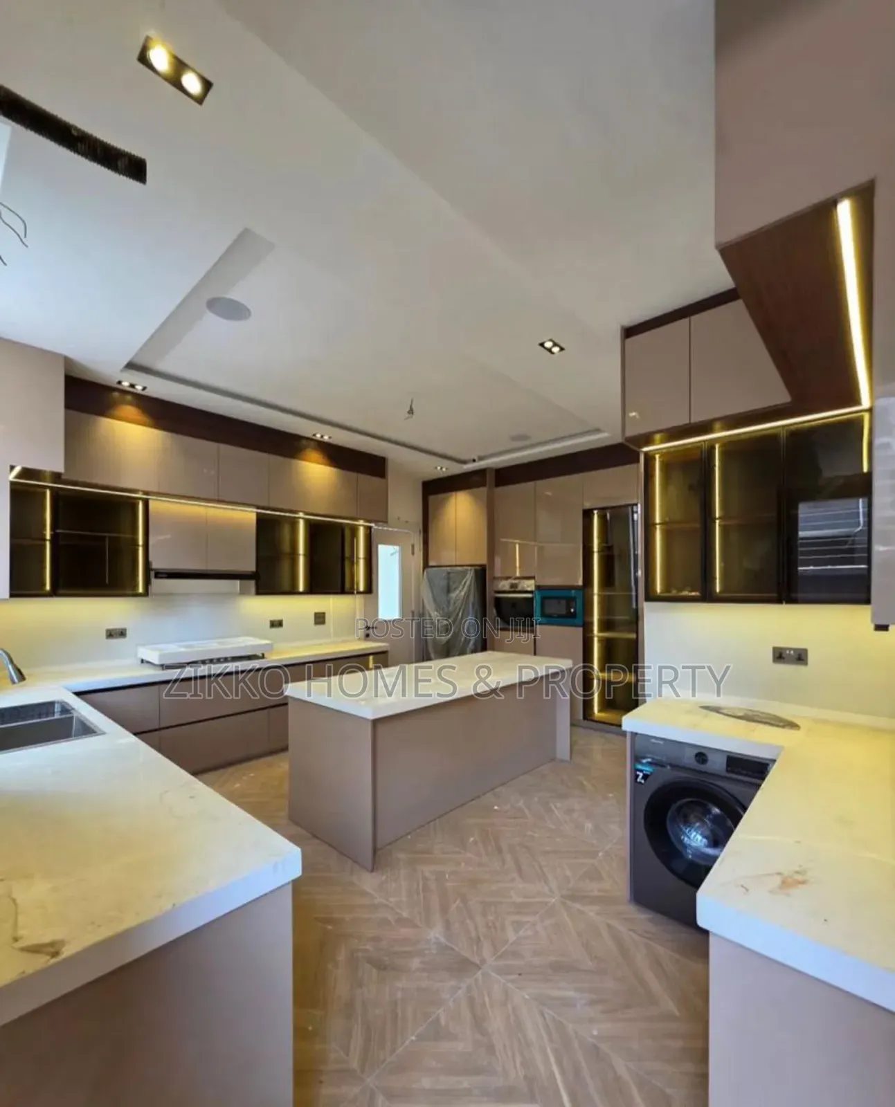5bdrm Duplex in Lekki for sale in Lekki Phase 1
