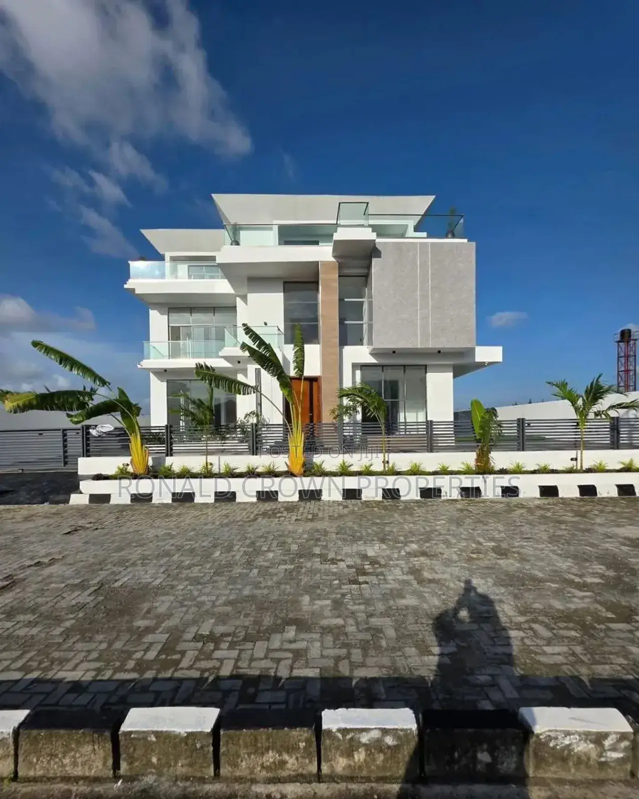 5bdrm Duplex in Osapa london for sale in Osapa london