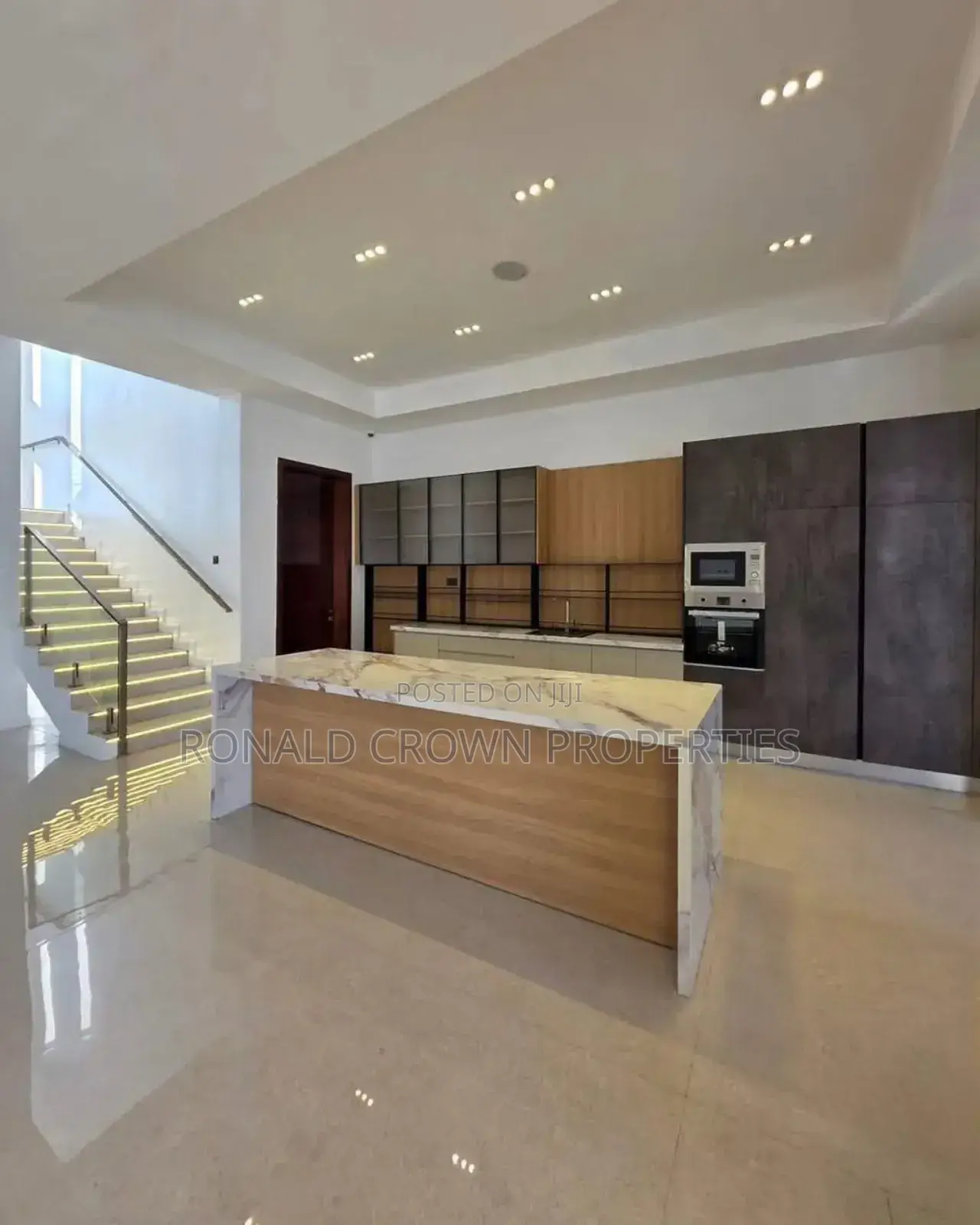 5bdrm Duplex in Osapa london for sale in Osapa london
