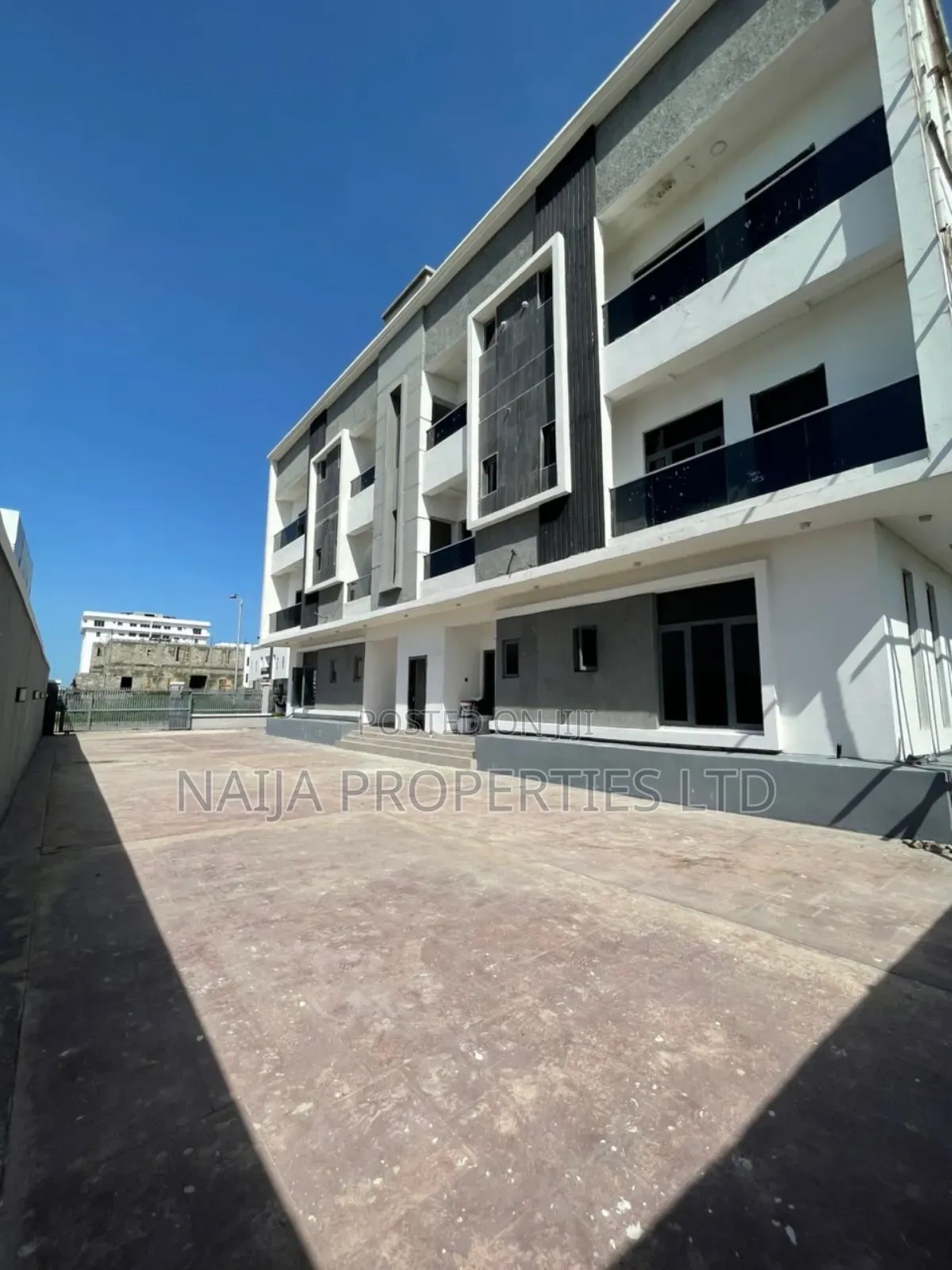 3bdrm Block of Flats in Lekki Phase 1 for sale in Lekki Phase 1