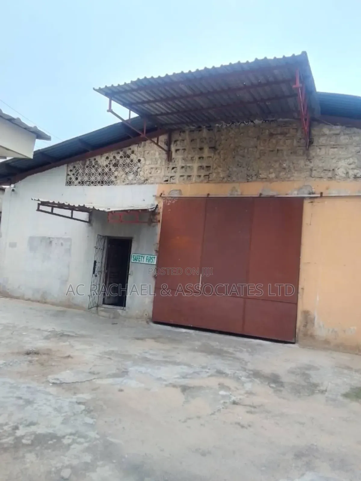 27,000sqf Warehouse for Rent at Ikotun Egbe Lagos in Egbe / Ikotun/Igando