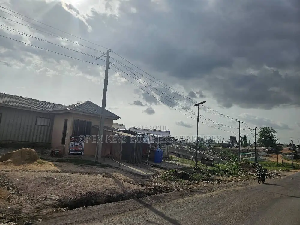 Commercial Land of 4,100sqm at Toll Gate Ibadan in Oluyole