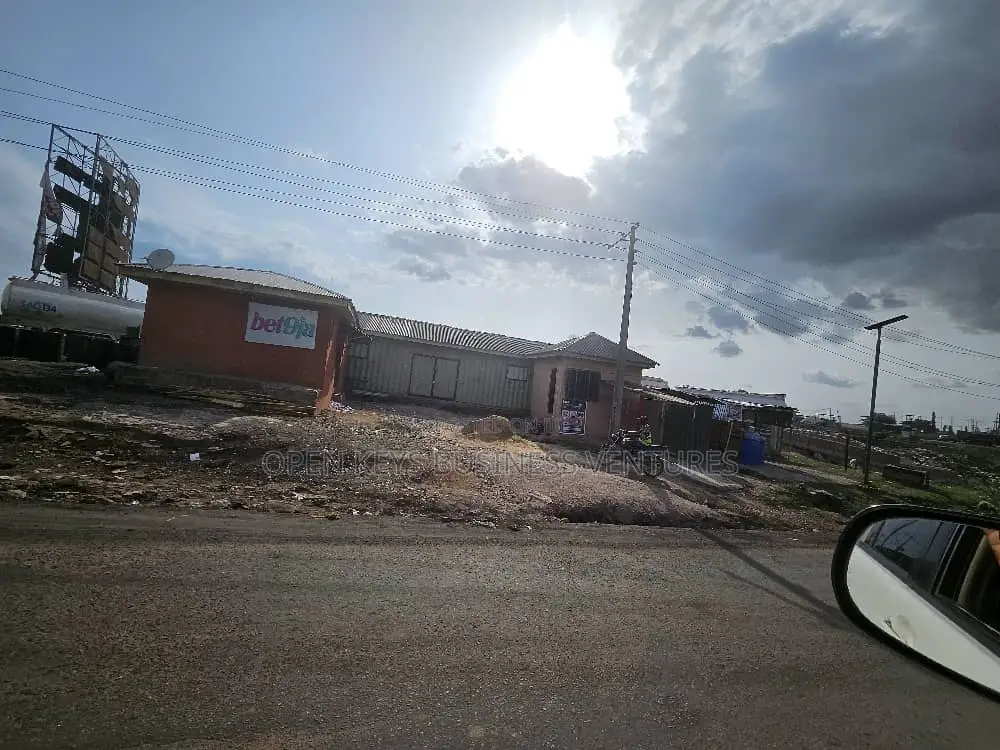 Commercial Land of 4,100sqm at Toll Gate Ibadan in Oluyole