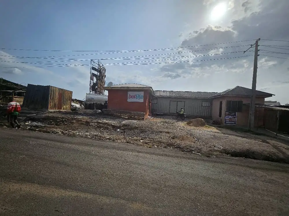 Commercial Land of 4,100sqm at Toll Gate Ibadan in Oluyole