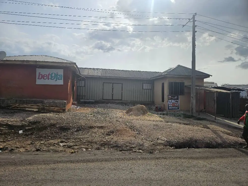 Commercial Land of 4,100sqm at Toll Gate Ibadan in Oluyole