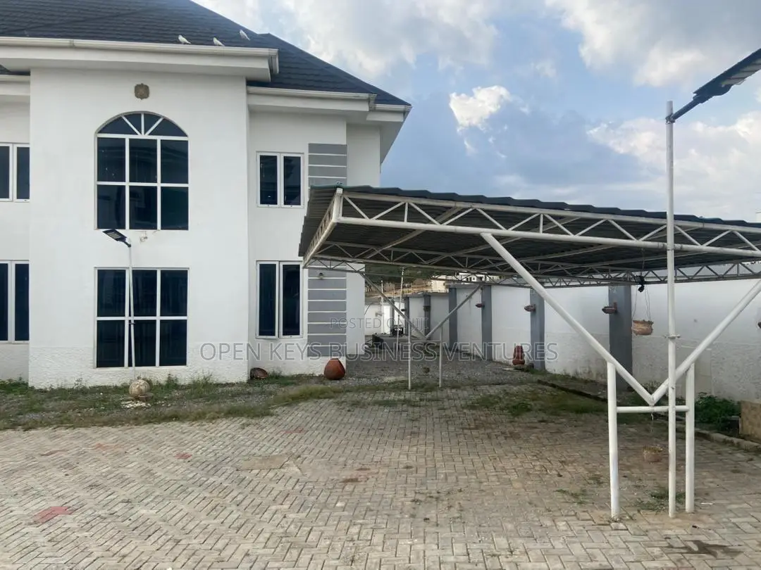 5bdrm Duplex in Guzape for sale in Guzape District