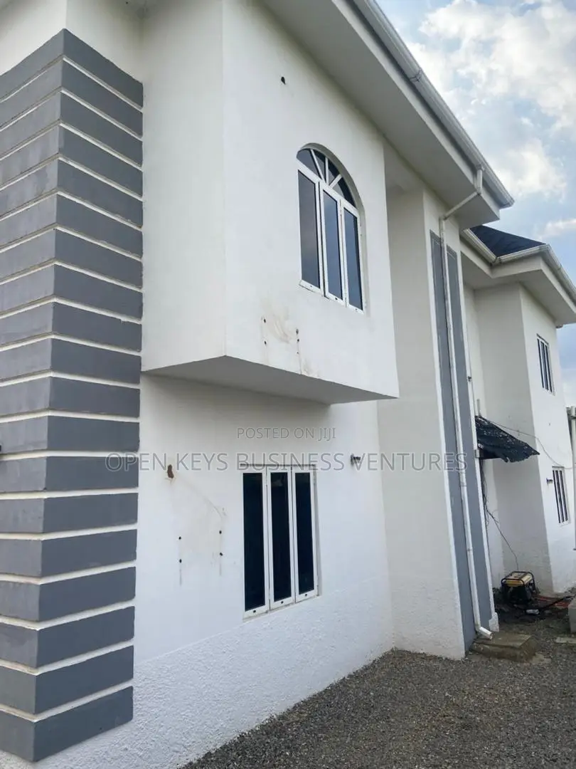 5bdrm Duplex in Guzape for sale in Guzape District