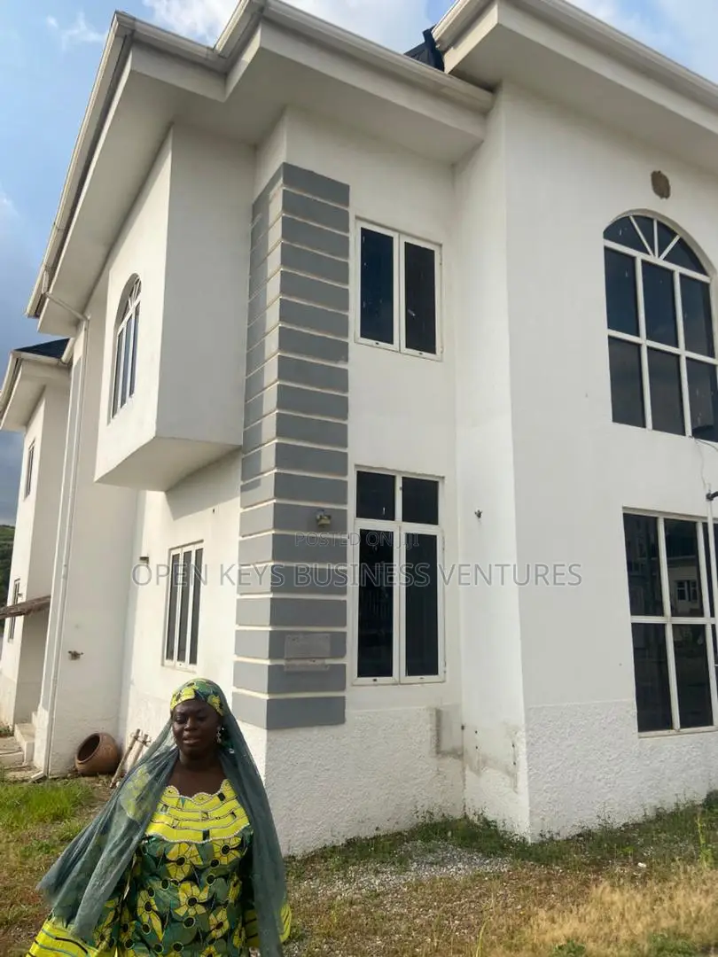 5bdrm Duplex in Guzape for sale in Guzape District