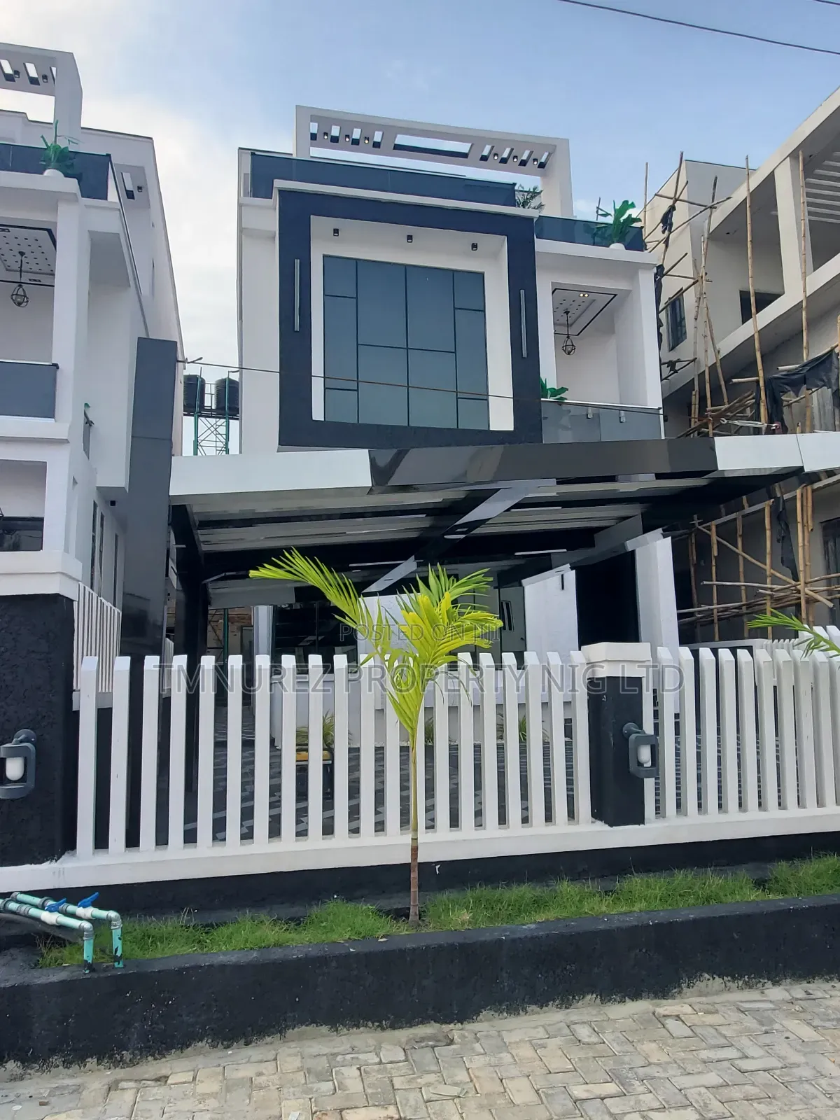 5bdrm Duplex in Lekki County, Ikota for sale in Ikota