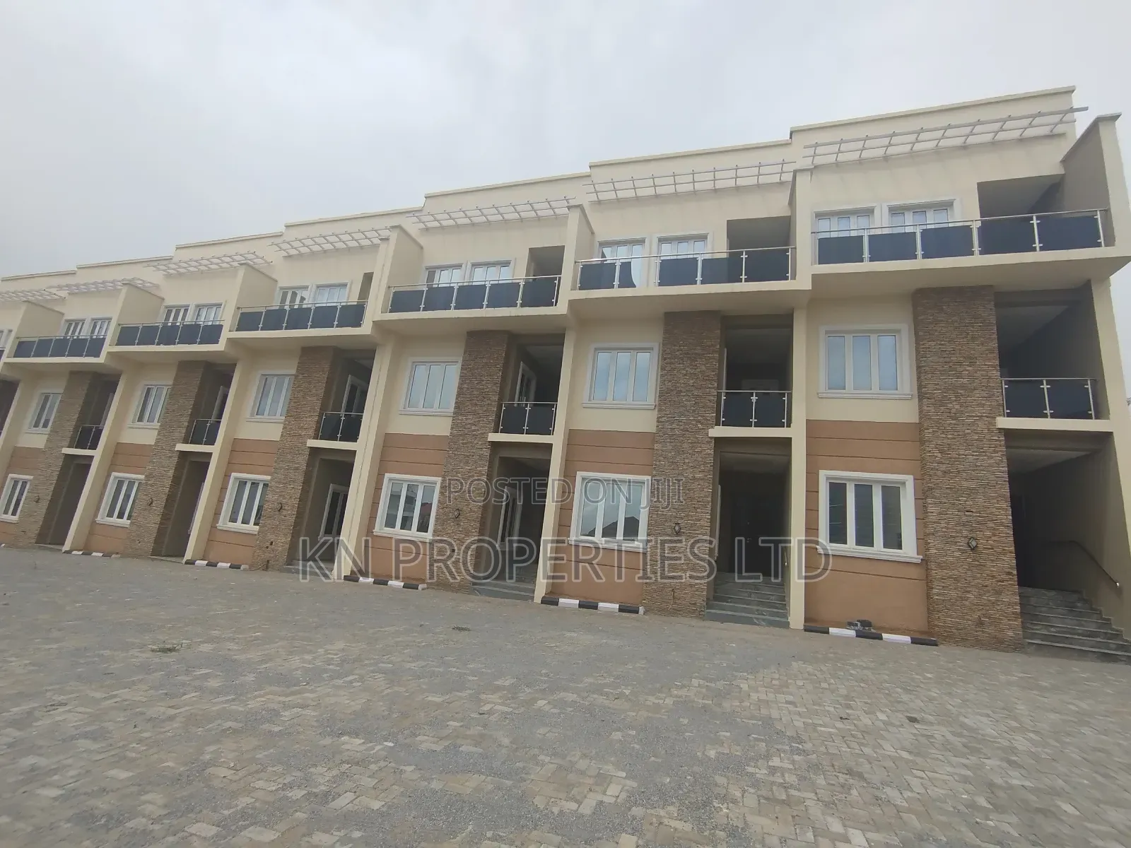 4bdrm Townhouse/Terrace in Gusape, Guzape District for sale in Guzape District