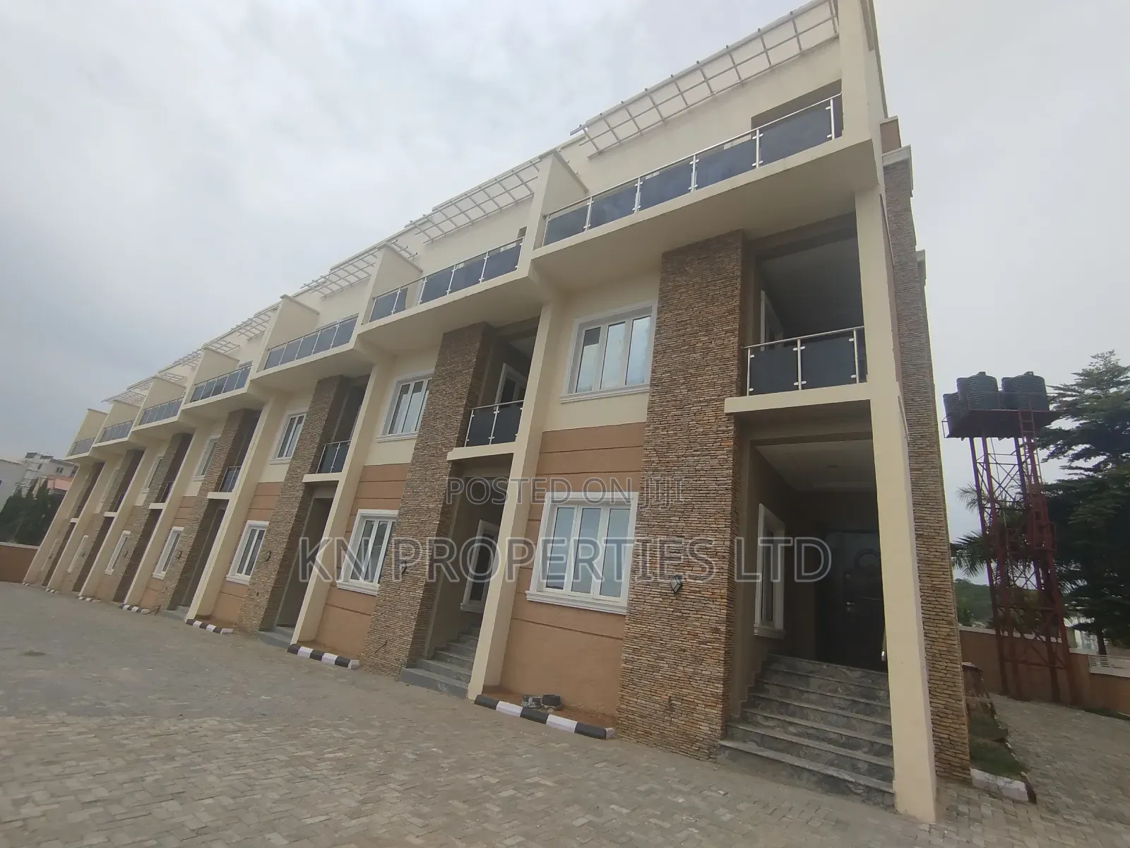 4bdrm Townhouse/Terrace in Gusape, Guzape District for sale in Guzape District