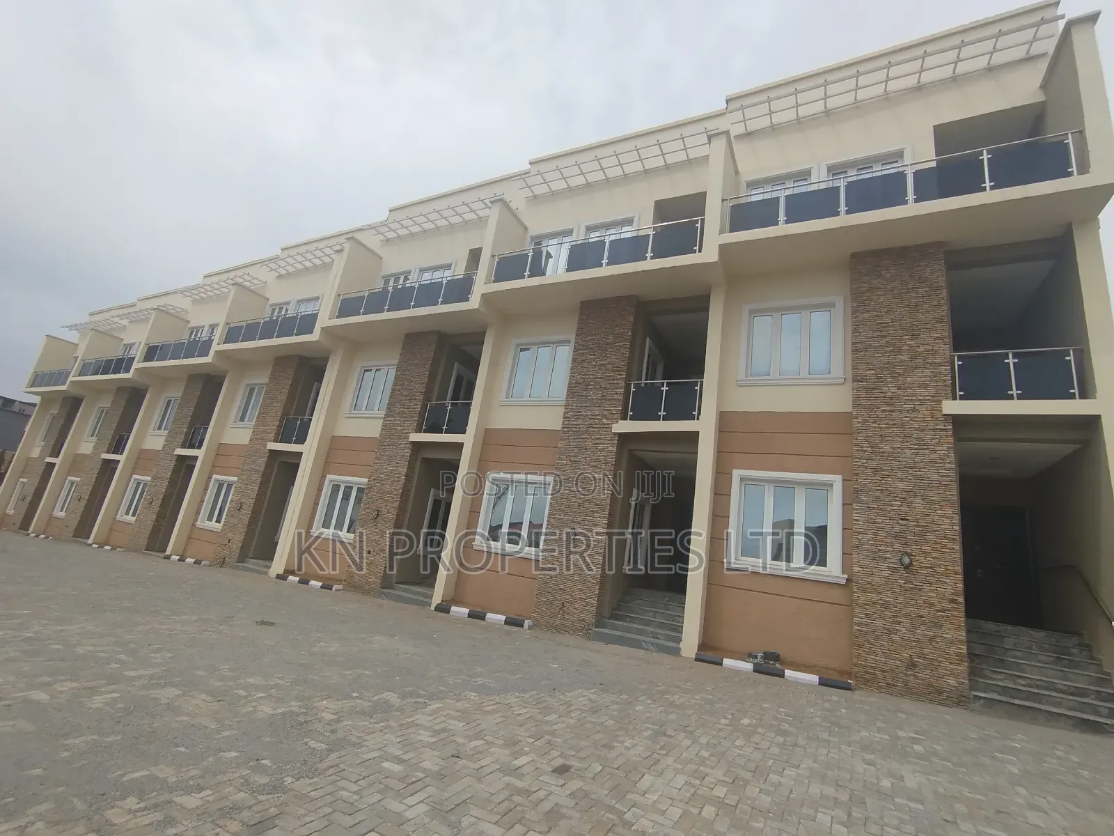 4bdrm Townhouse/Terrace in Gusape, Guzape District for sale in Guzape District
