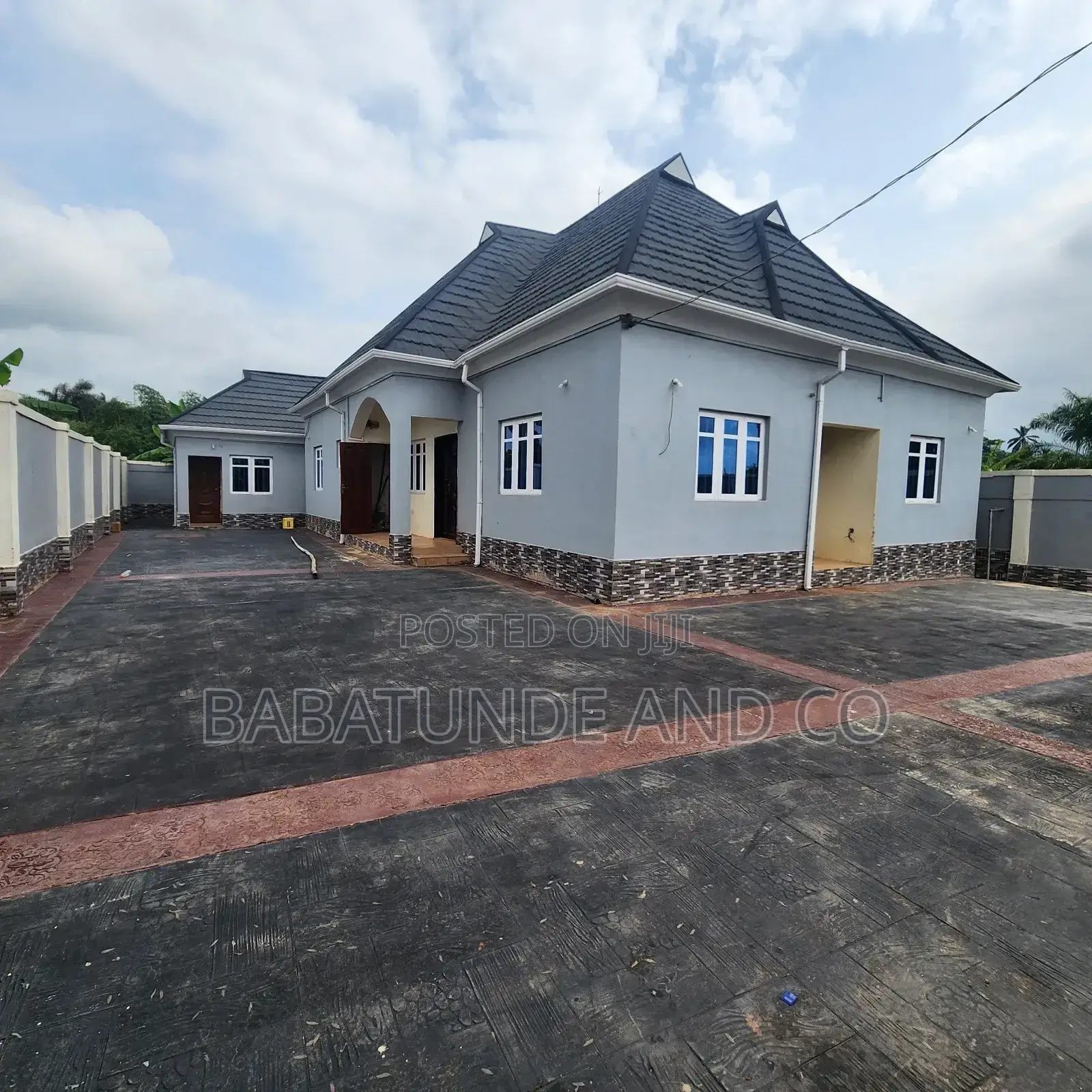 3bdrm Block of Flats in Moniya for sale in Moniya