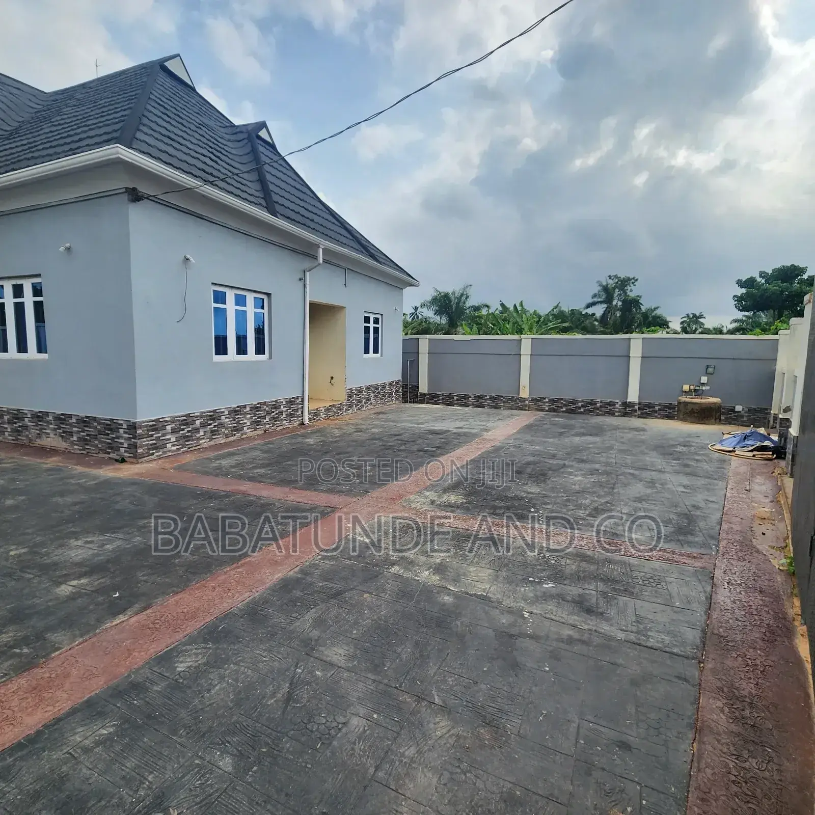 3bdrm Block of Flats in Moniya for sale in Moniya