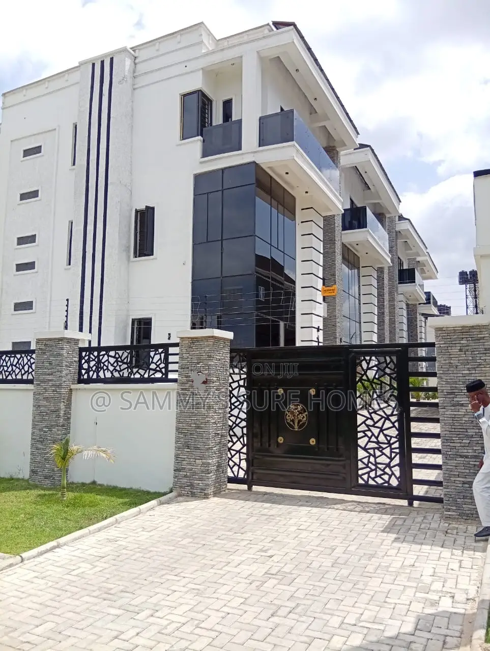 4bdrm Duplex in Jahi Gilmore for rent in Jahi