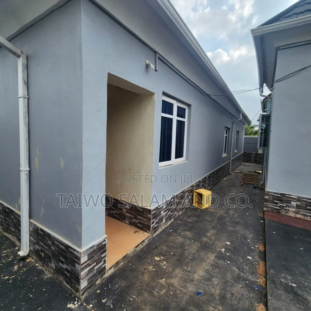 Furnished 2bdrm Block of Flats in Moniya for sale in Moniya