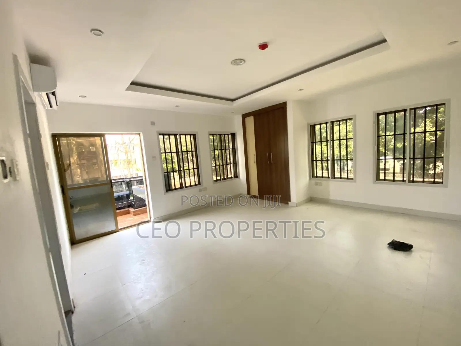 3bdrm Block of Flats in Off Adeola Adeku, Victoria Island for rent in Victoria Island