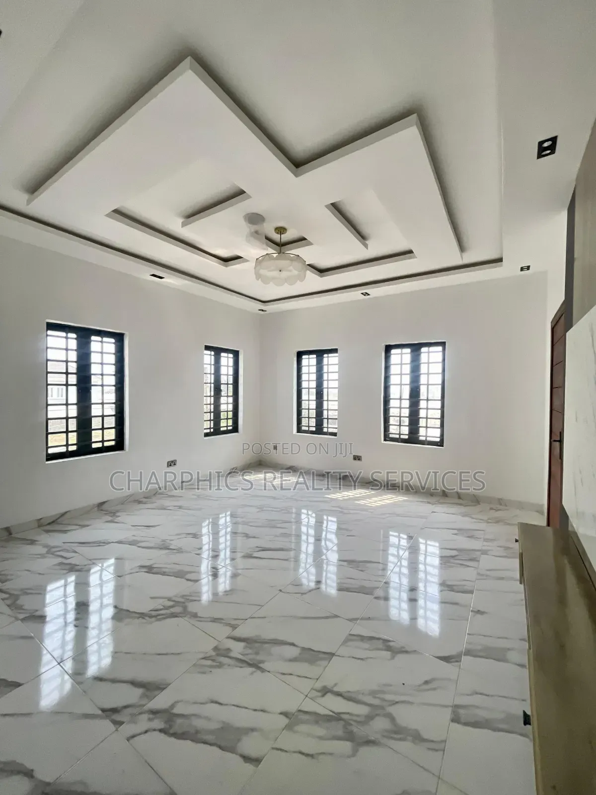 5bdrm Duplex in Ikate for sale in Ikate