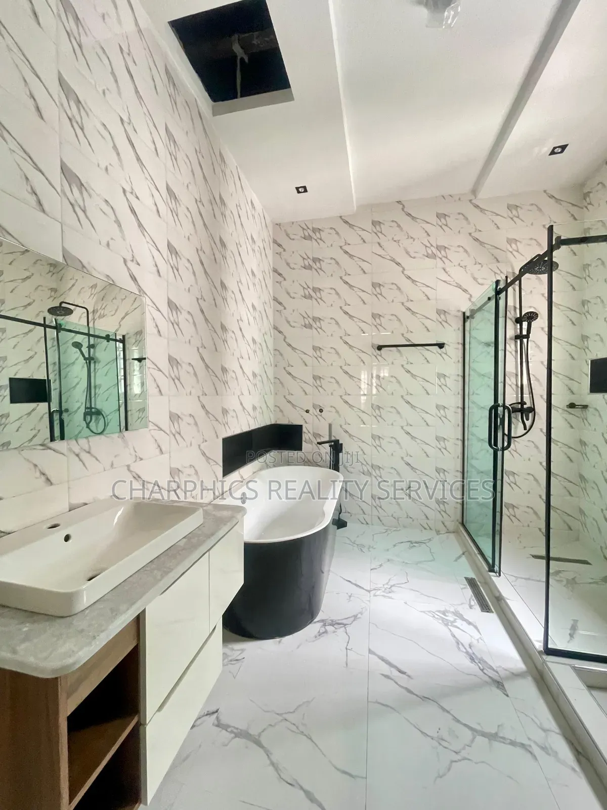 5bdrm Duplex in Ikate for sale in Ikate