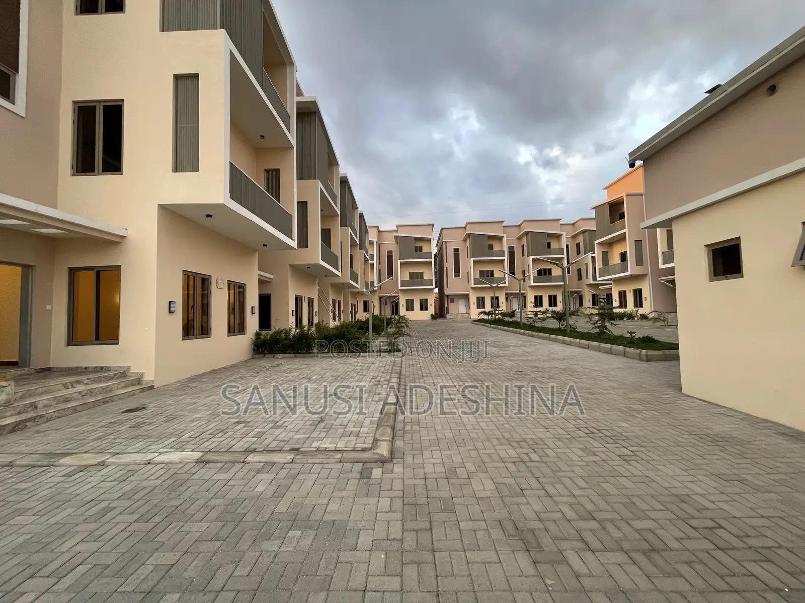 5bdrm Duplex in Dawaki,Close To for sale in Dawaki