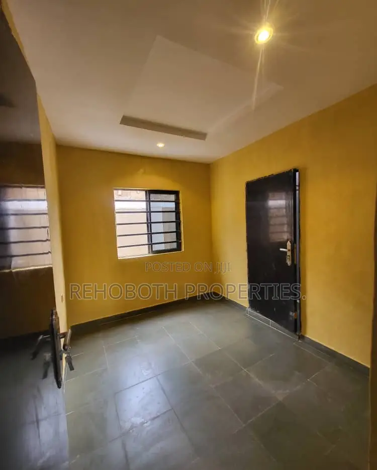3bdrm Bungalow in Olofa Estate Elebu, Ibadan for sale in Ibadan