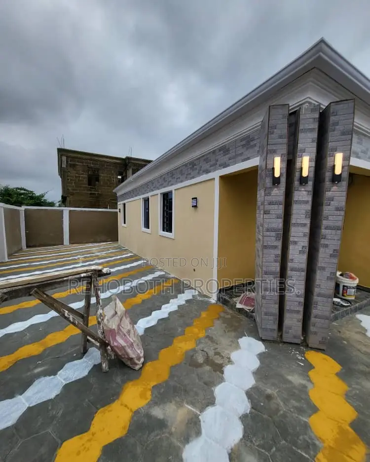 3bdrm Bungalow in Olofa Estate Elebu, Ibadan for sale in Ibadan