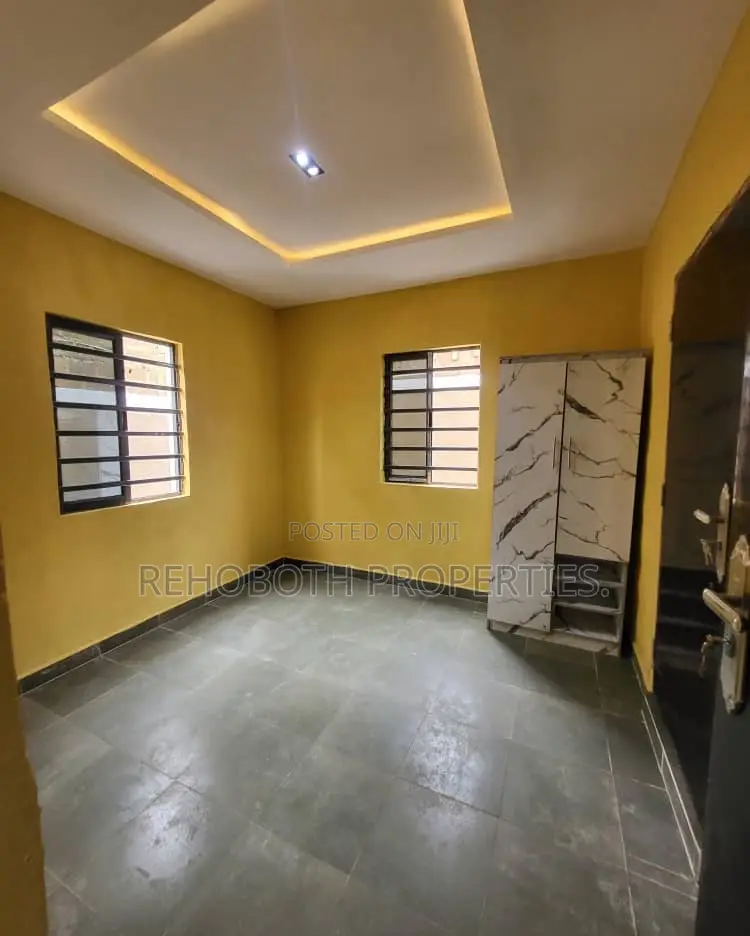 3bdrm Bungalow in Olofa Estate Elebu, Ibadan for sale in Ibadan