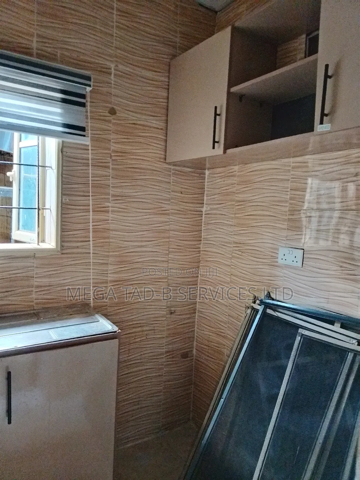 Mini Flat in Back Of Mfm Makogi, Berger for rent in Berger