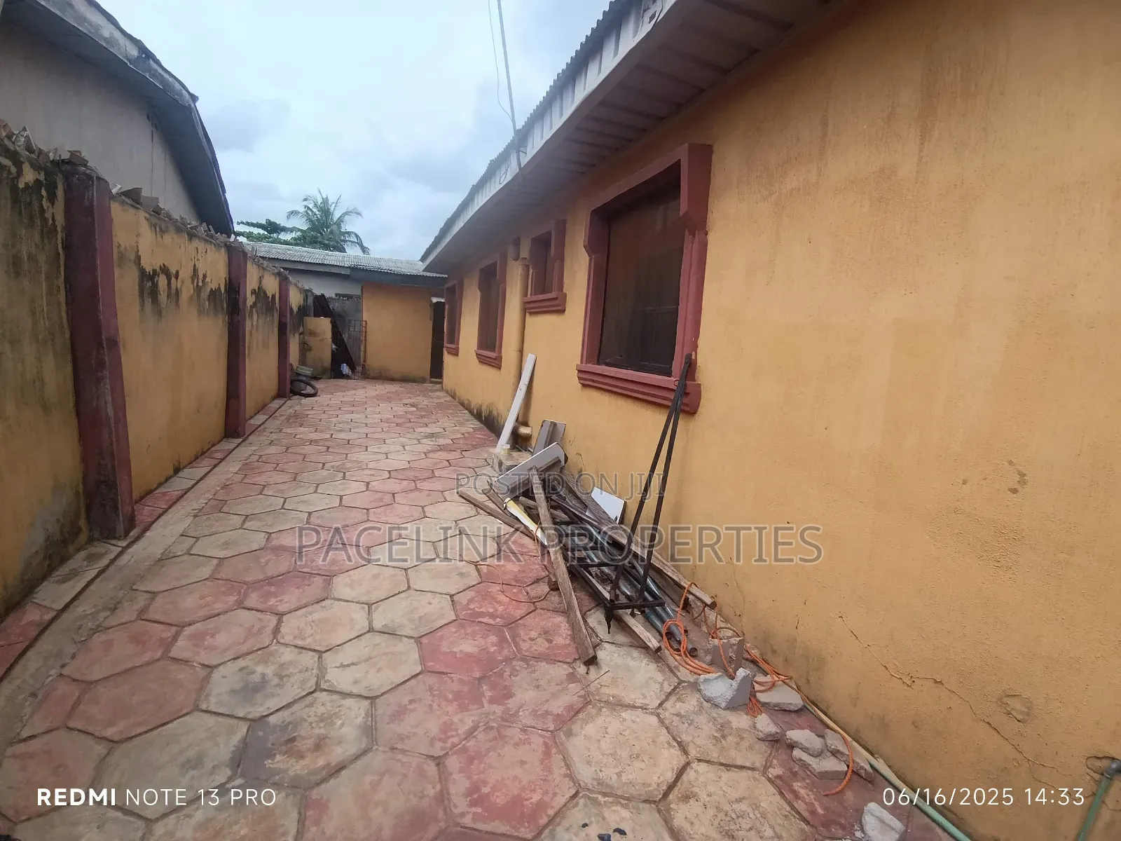 6bdrm Block of Flats in Ayobo for sale in Ayobo