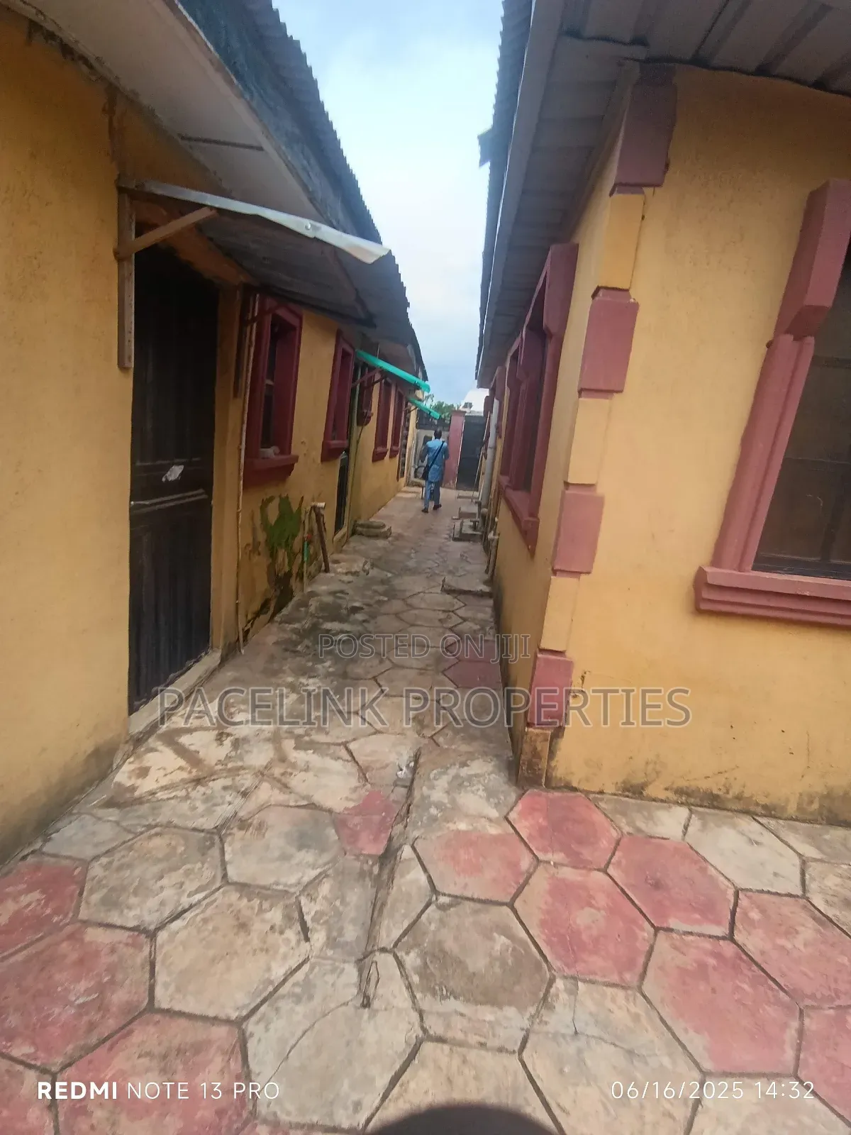 6bdrm Block of Flats in Ayobo for sale in Ayobo