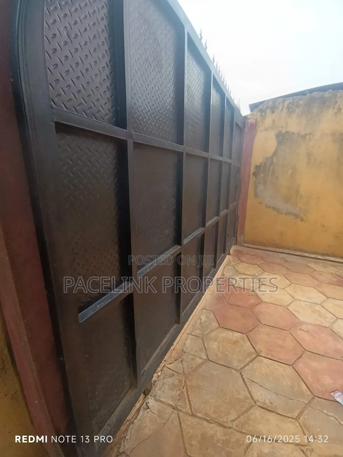 6bdrm Block of Flats in Ayobo for sale in Ayobo