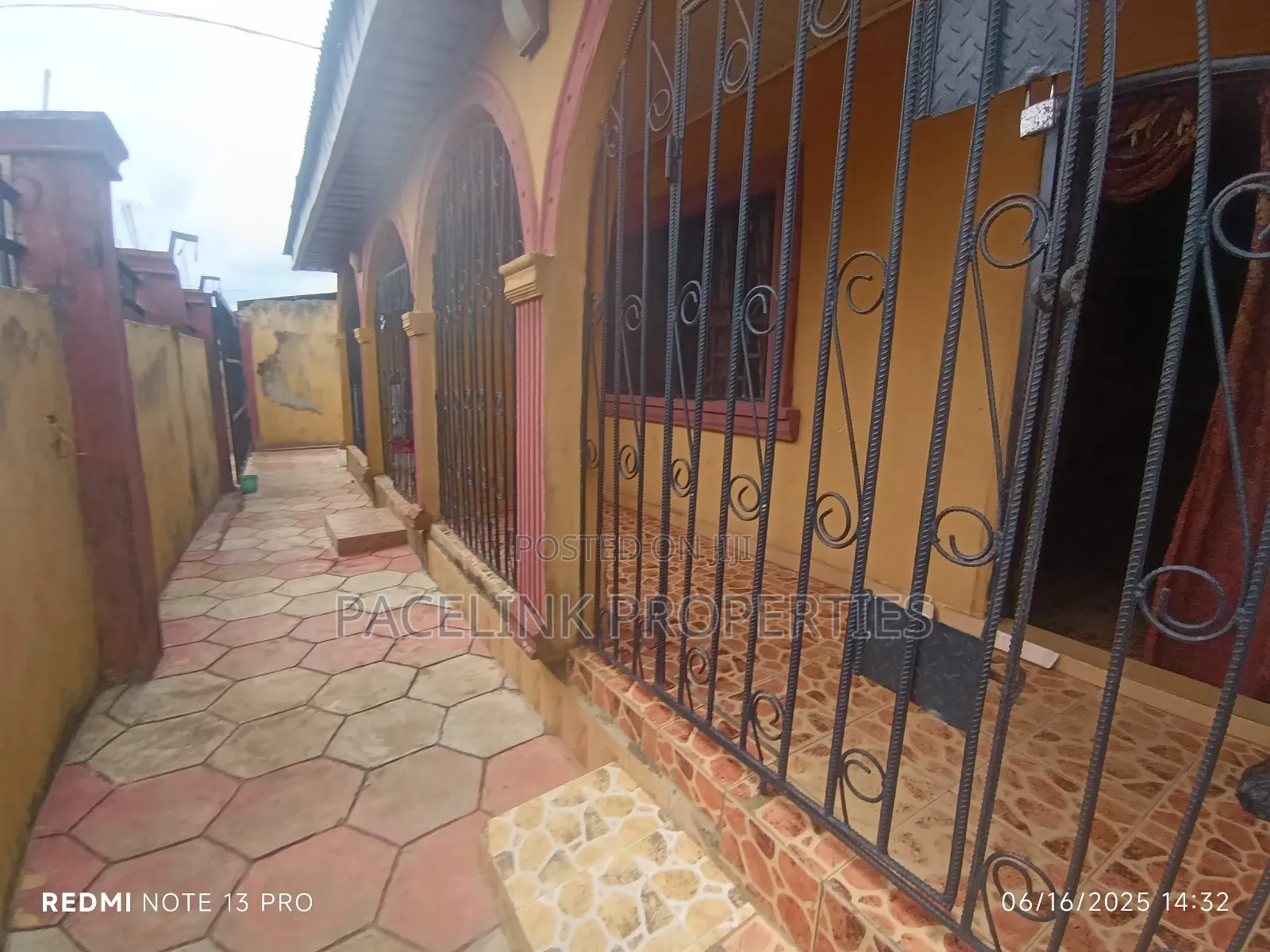 6bdrm Block of Flats in Ayobo for sale in Ayobo