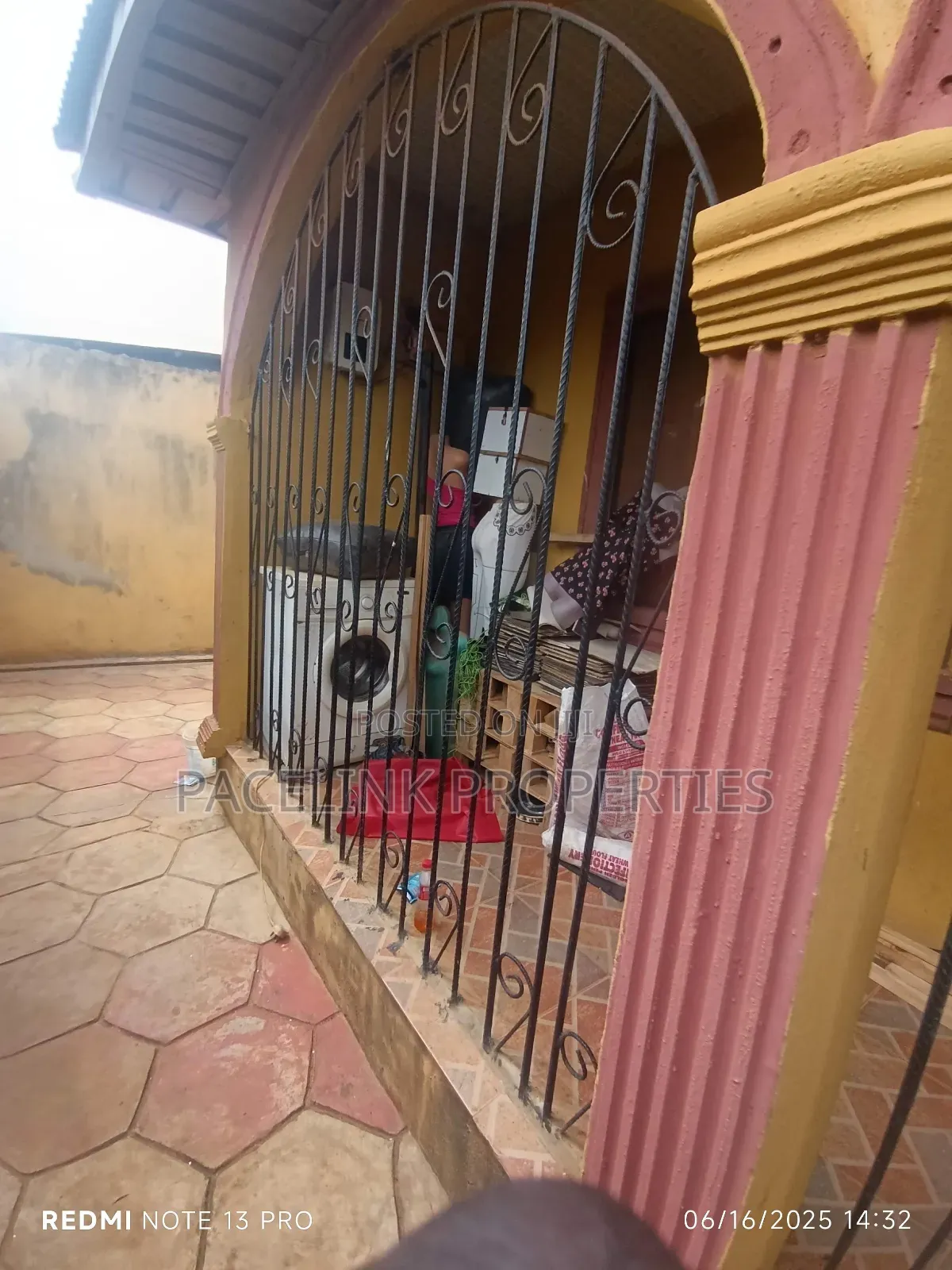 6bdrm Block of Flats in Ayobo for sale in Ayobo