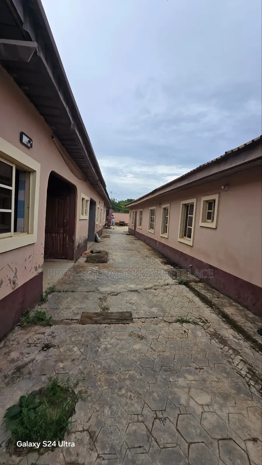 10bdrm Bungalow in Ayobo for sale in Ayobo