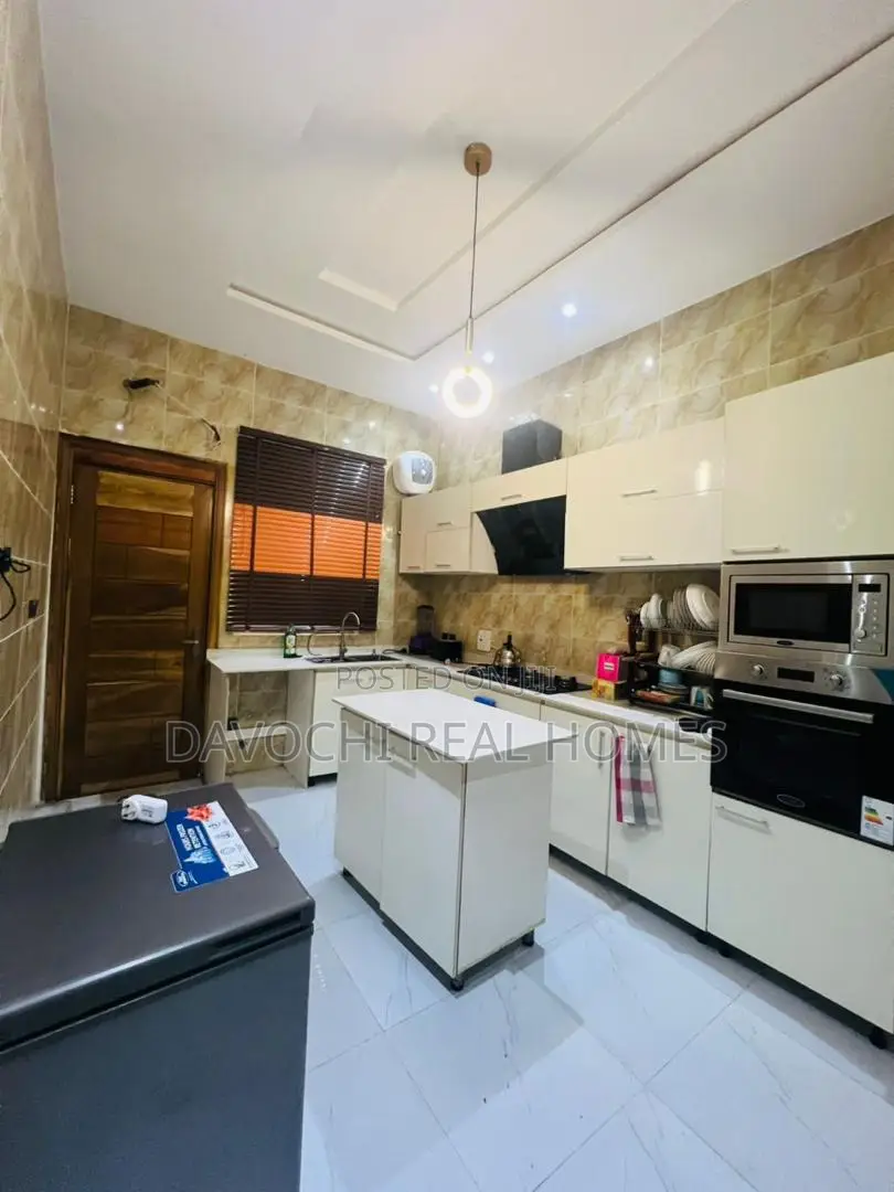 Furnished 4bdrm Duplex in Chevron for rent in Chevron
