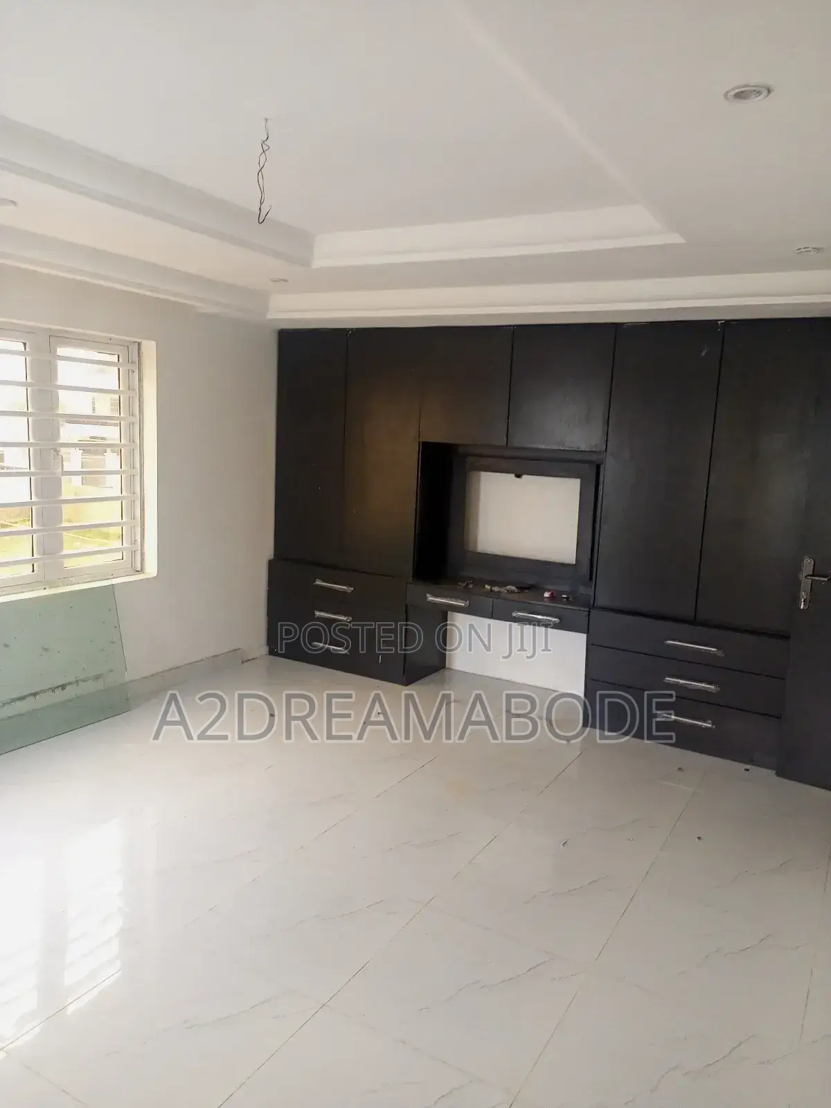 3bdrm Apartment in Olaleye New Town, Surulere for sale in Surulere