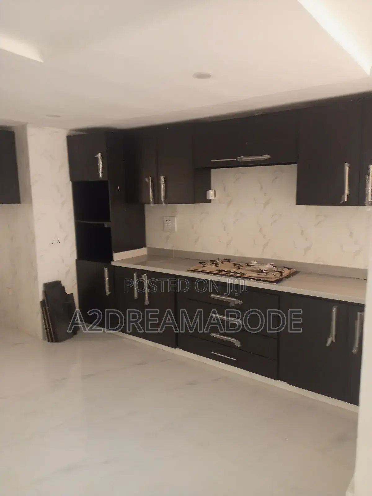 3bdrm Apartment in Olaleye New Town, Surulere for sale in Surulere